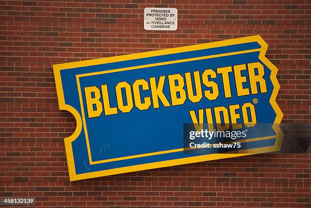 blockbuster video store sign on building - you're next film 2011 stockfoto's en -beelden