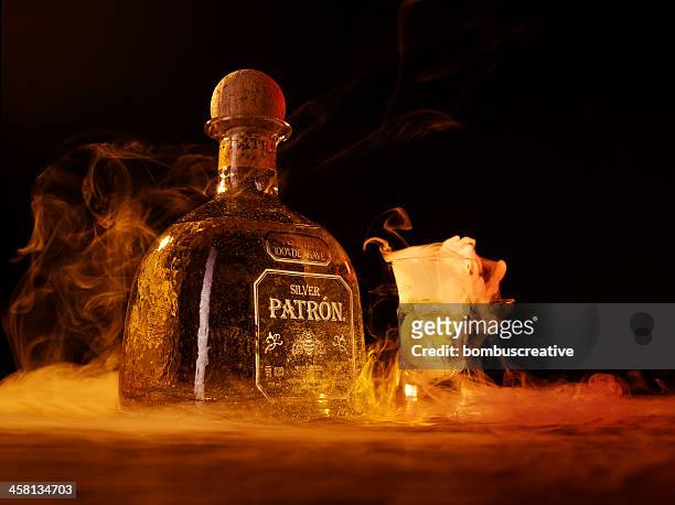 silver patron tequila - tequila foto e immagini stock