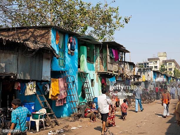 dharavi slum, mumbai, india - mumbai slum stock pictures, royalty-free photos & images