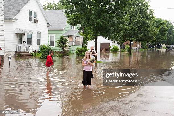 midwest víctimas de las inundaciones - home disaster fotografías e imágenes de stock