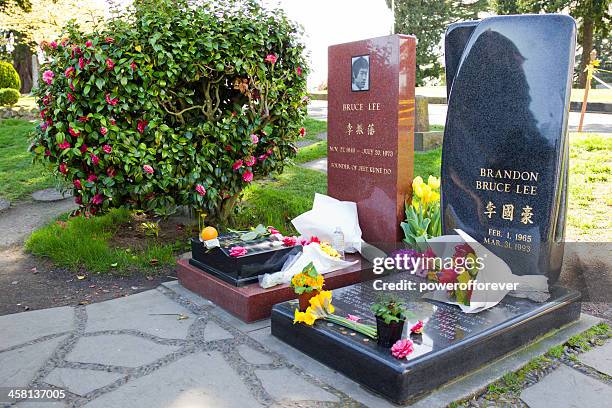 bruce und brandon lee's grave - capitol hill stock-fotos und bilder
