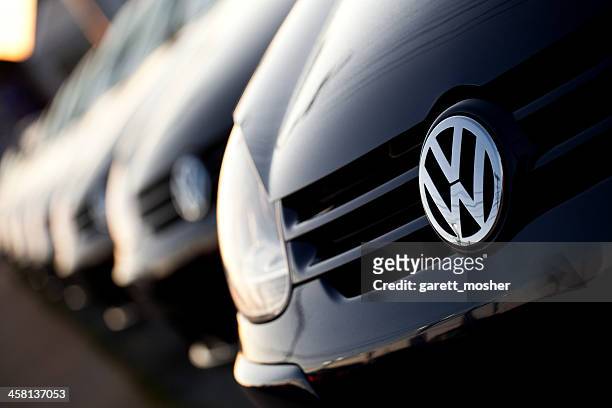 row of new volkswagens at dealership - volkswagen stock pictures, royalty-free photos & images