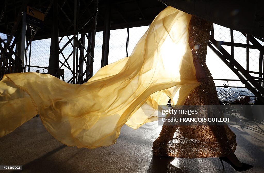 FASHION-FRANCE-EIFFEL-TOWER