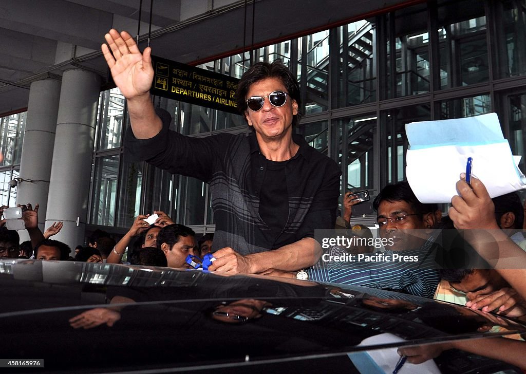 Actor Shahrukh Khan waving to his supporters  at Netaj...