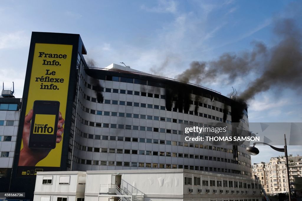 FRANCE-FIRE-MAISON-RADIO