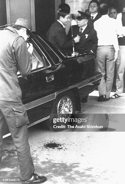 Police officers investigate the main entrance of Nagasaki City Hall, where Nagasaki City mayor Hitoshi Motoshima was shot by a member of a right wing...