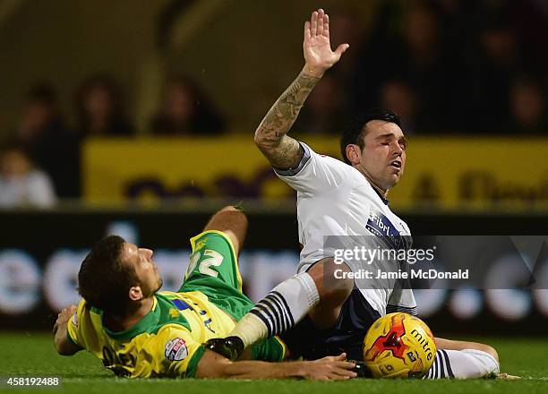 Gary O'Neil of Norwich City tackles Mark Davies of Bolton during the Sky Bet Championship match between Norwich City and Bolton Wanderers at Carrow...