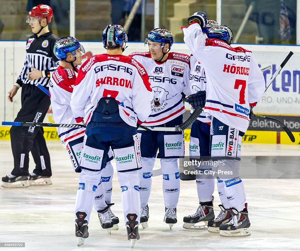 Straubing Tigers v Eisbaeren Berlin - Deutsche Eishockey Liga