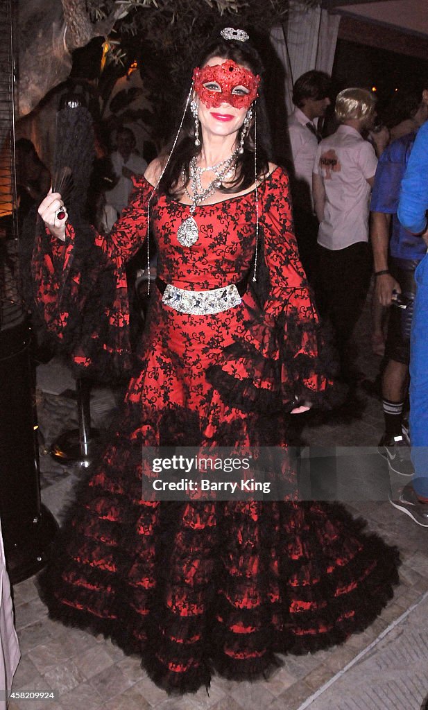 Lisa Vanderpump Crowned Queen Of West Hollywood's 2014 Halloween Carnaval