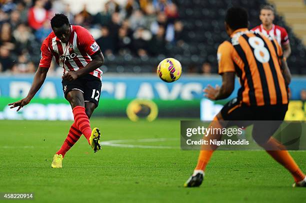 Victor Wanyama of Southampton shoots and scores during the Barclays Premier League match between Hull City and Southampton at the KC Stadium on...