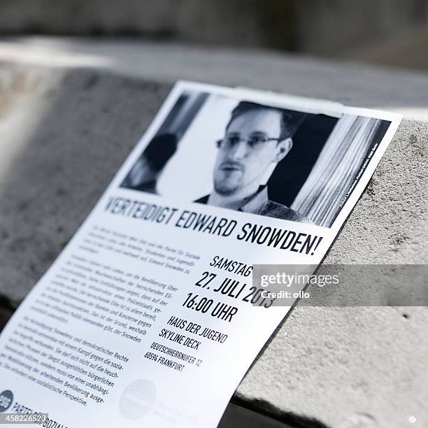 anti-prisma demonstration, frankfurt am main - edward snowden stock-fotos und bilder