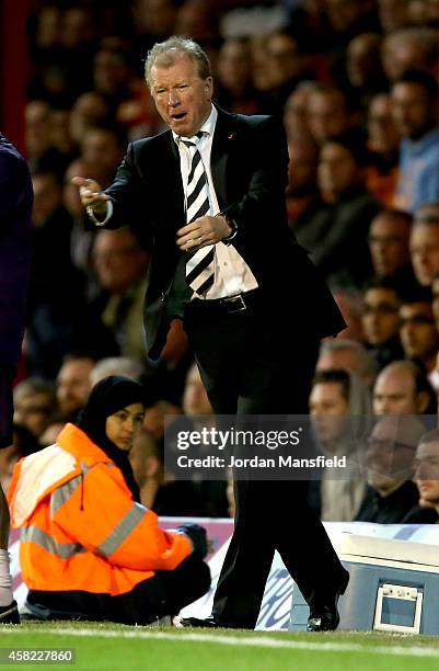 Derby County manager Steve McLaren reacts on the sidelines during the Sky Bet Championship match between Brentford and Derby County at Griffin Park...