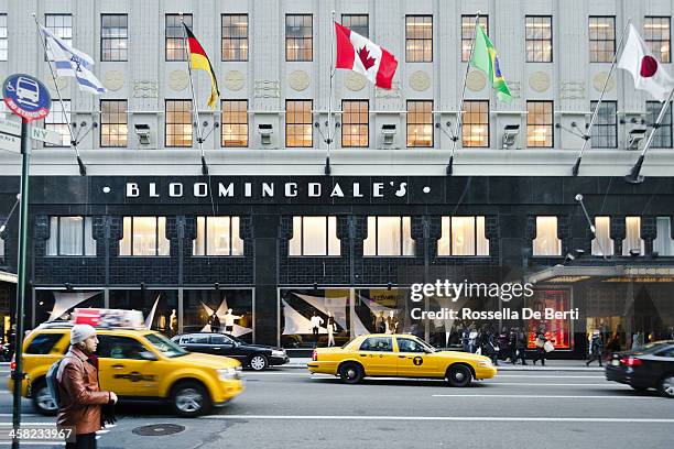 bloomingdale's department store, upper east side, manhattan - bloomingdale's department stockfoto's en -beelden