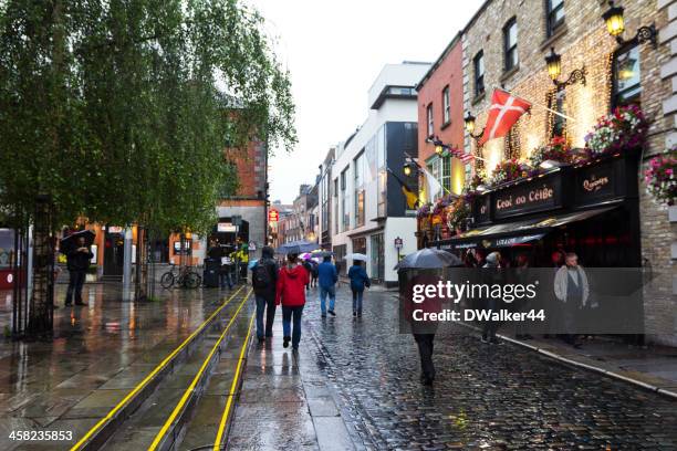 dublins temple bar-viertel - republik irland stock-fotos und bilder