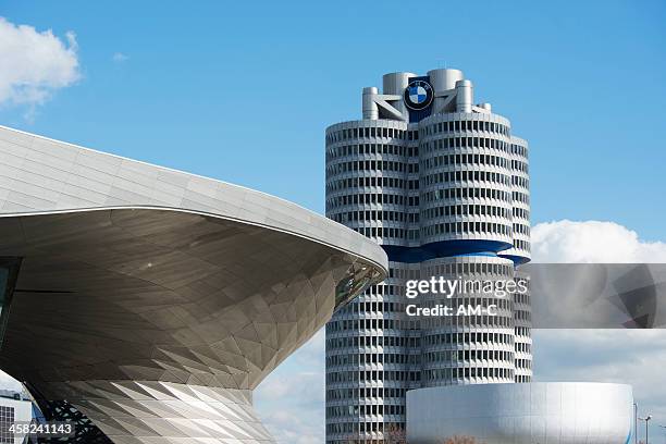 bmw-turm leistentasche und museum - münchen immobilie büro stock-fotos und bilder