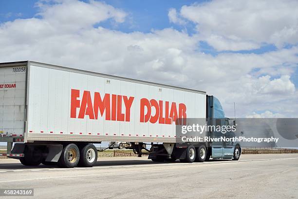 family dollar - family dollar store stockfoto's en -beelden