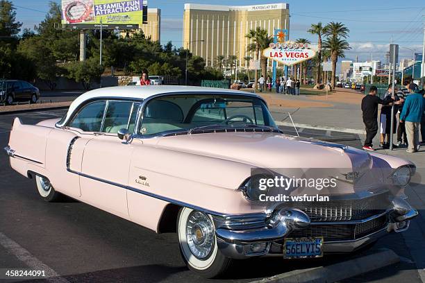 fabulous las vegas - cadillac stockfoto's en -beelden