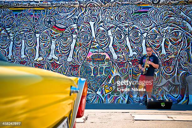 east side gallery in berlin - street art around the world stock pictures, royalty-free photos & images