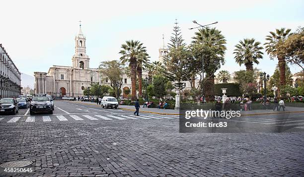 arequipa kathedrale in der town square plaza de armas - arequipa peru stock-fotos und bilder
