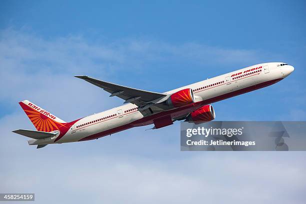air india boeing 777-300er - air india boeing 777 stock-fotos und bilder