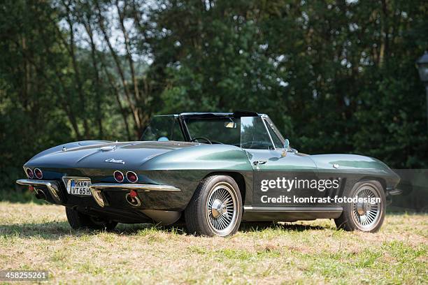 chevrolet corvette stingray (c2) - chevrolet corvette stock pictures, royalty-free photos & images