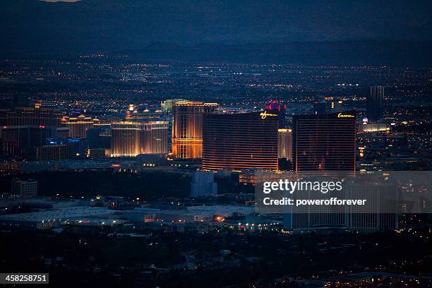 aerial shot of wynn/encore hotel and casino nighttime - the wynn las vegas stock pictures, royalty-free photos & images