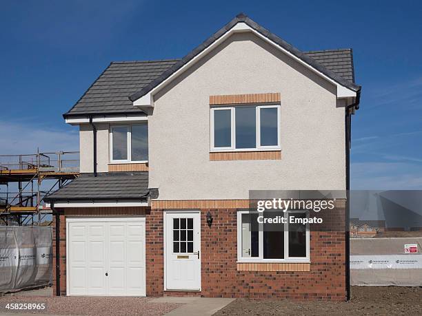 new build detatched house. - uk house for sale stock pictures, royalty-free photos & images