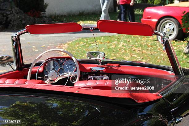 cockpit d'une mercedes-benz 190 sl cabrio rétro. - gear shift classic car photos et images de collection