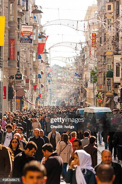 istiklal avenue istanbul crowd - istiklal avenue stock pictures, royalty-free photos & images