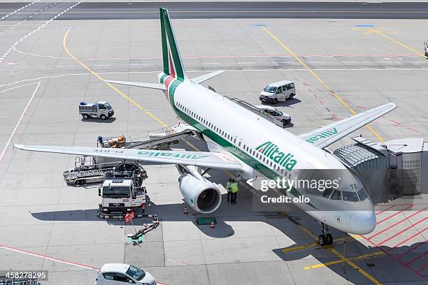 alitalia airbus a320 - a320 turbine engine stock pictures, royalty-free photos & images