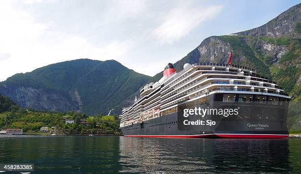 mississippi queen victoria - cunard line photos et images de collection