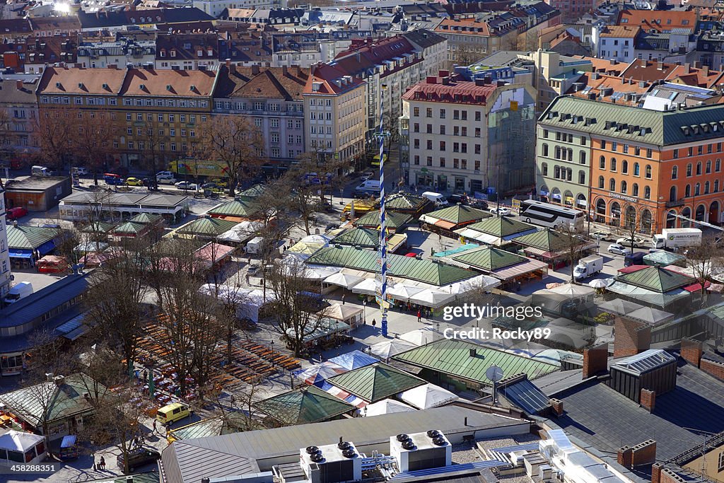 Blick auf der bekannten Münchener Viktualienmarkt
