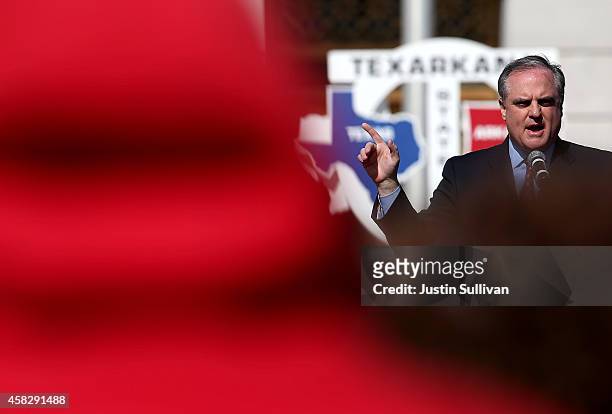 Sen. Mark Pryor speaks during a campaign rally on November 2, 2014 in Texarkana, Arkansas. WIth less than a week to go before election day, polls...