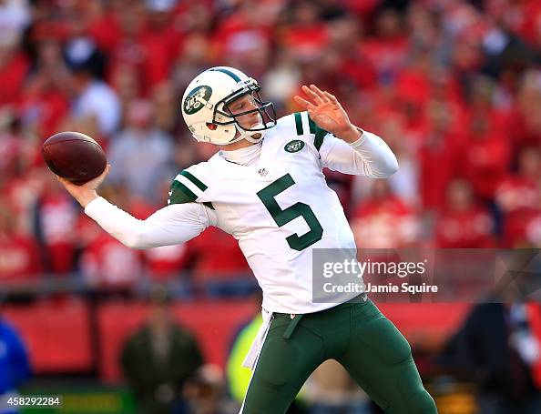 Matt Simms Matt Simms of the New York Jets passes against the Kansas City Chiefs ...