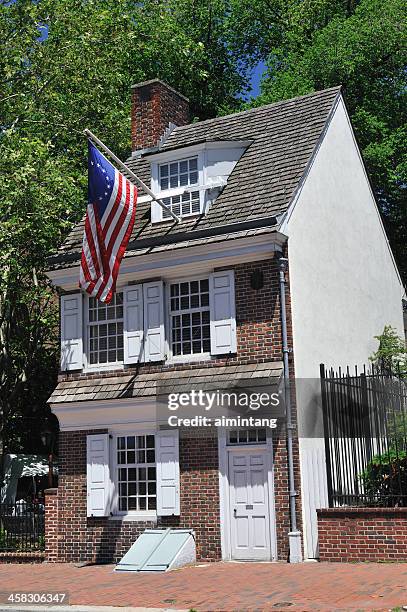 betsy ross house - betsy ross flag stockfoto's en -beelden