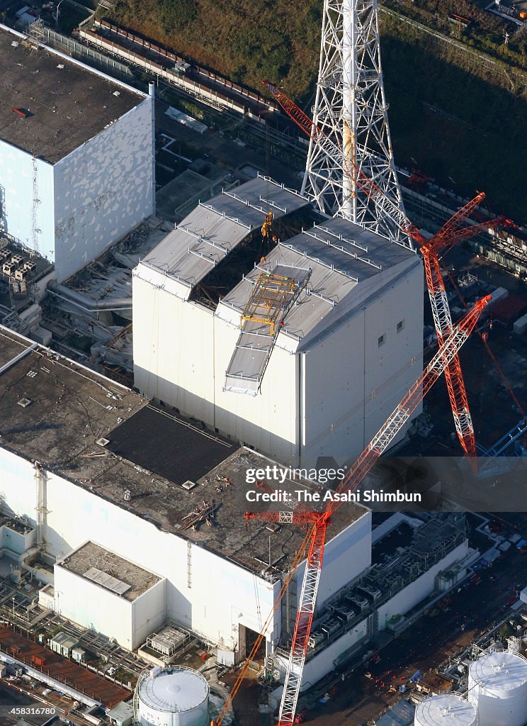 TEPCO Removes Section Of Radiation Cover Above Fukushima Reactor Building