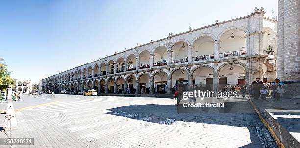 galería peruano alrededor de town square - arequipa fotografías e imágenes de stock