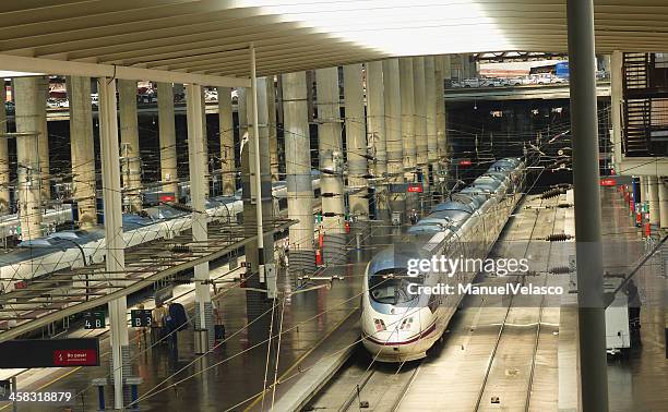 ave estación - alta velocidad espanola fotografías e imágenes de stock