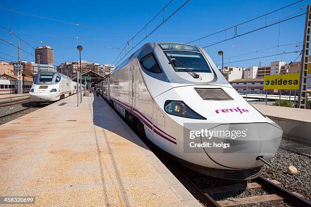 ave los trenes de alta velocidad, de alicante - alta velocidad espanola fotografías e imágenes de stock