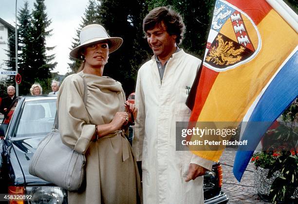 Marisa Mell, Henner Quest, ZDF-Serie "Heisse Wickel - Kalte Küsse" am in Bad Wörishofen, Deutschland.