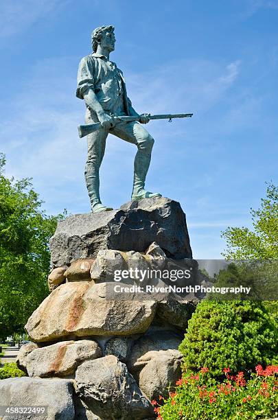 minute men memorial lexington - lexington massachusetts stock pictures, royalty-free photos & images