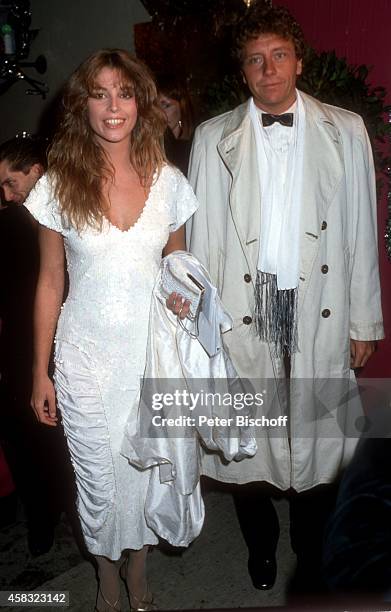 Olivia Pascal mit Freund Achim Lenz, Mathäser Filmball 1988 am in München, Deutschland.