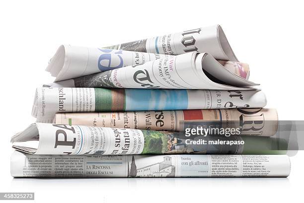 los periódicos - acontecimientos en las noticias fotografías e imágenes de stock
