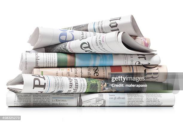 giornali quotidiani - materiale cartaceo foto e immagini stock