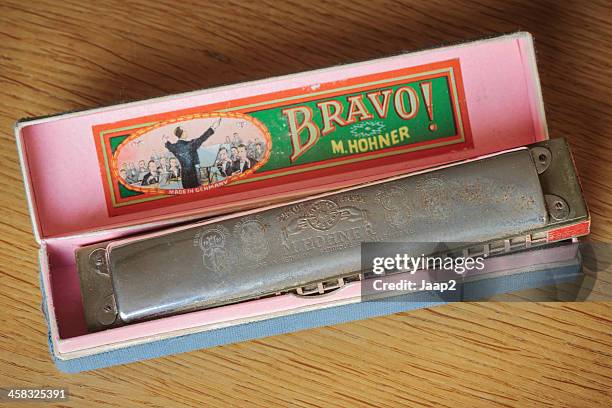 verwendet hohner bravo" mundharmonika" - harmonica stock-fotos und bilder