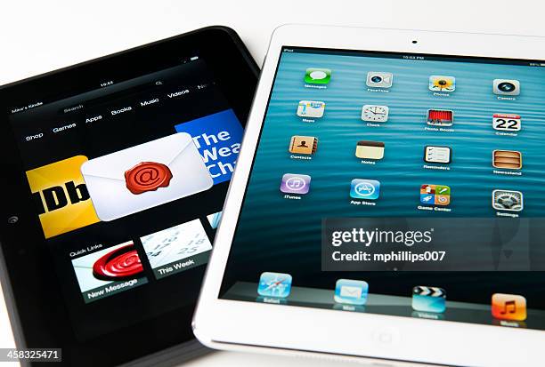 apple's ipad mini and amazon's kinkdle fire hd - high definition stock pictures, royalty-free photos & images