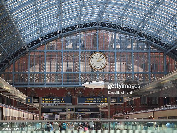 london st pancras station - station london st pancras international stockfoto's en -beelden