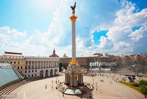 maïdan nézalejnosti (place de l'indépendance) - kiev photos et images de collection