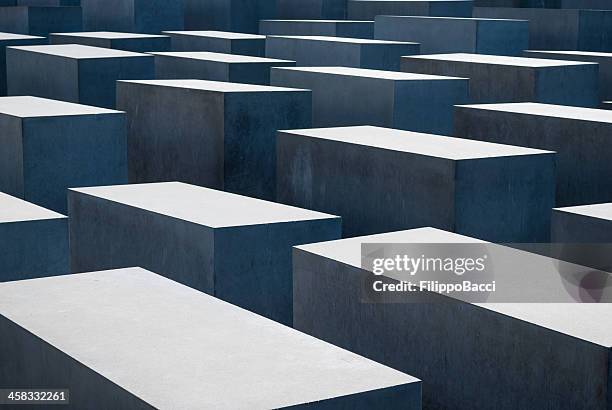 berlin holocaust memorial - antisemitismus stock-fotos und bilder