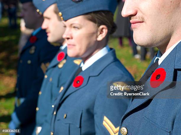 remembrance day zeremonie, dem dartmouth nova scotia, kanada - air force memorial stock-fotos und bilder